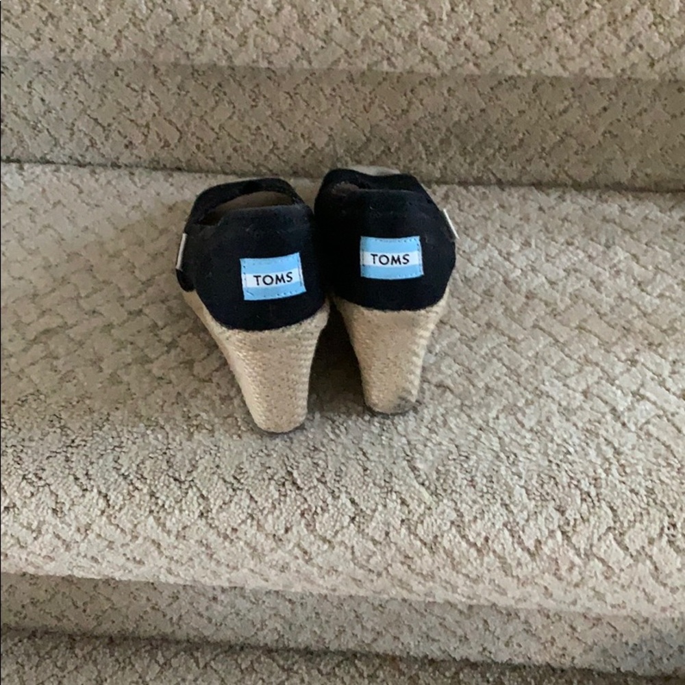 Shoes - Picture 4 of 5